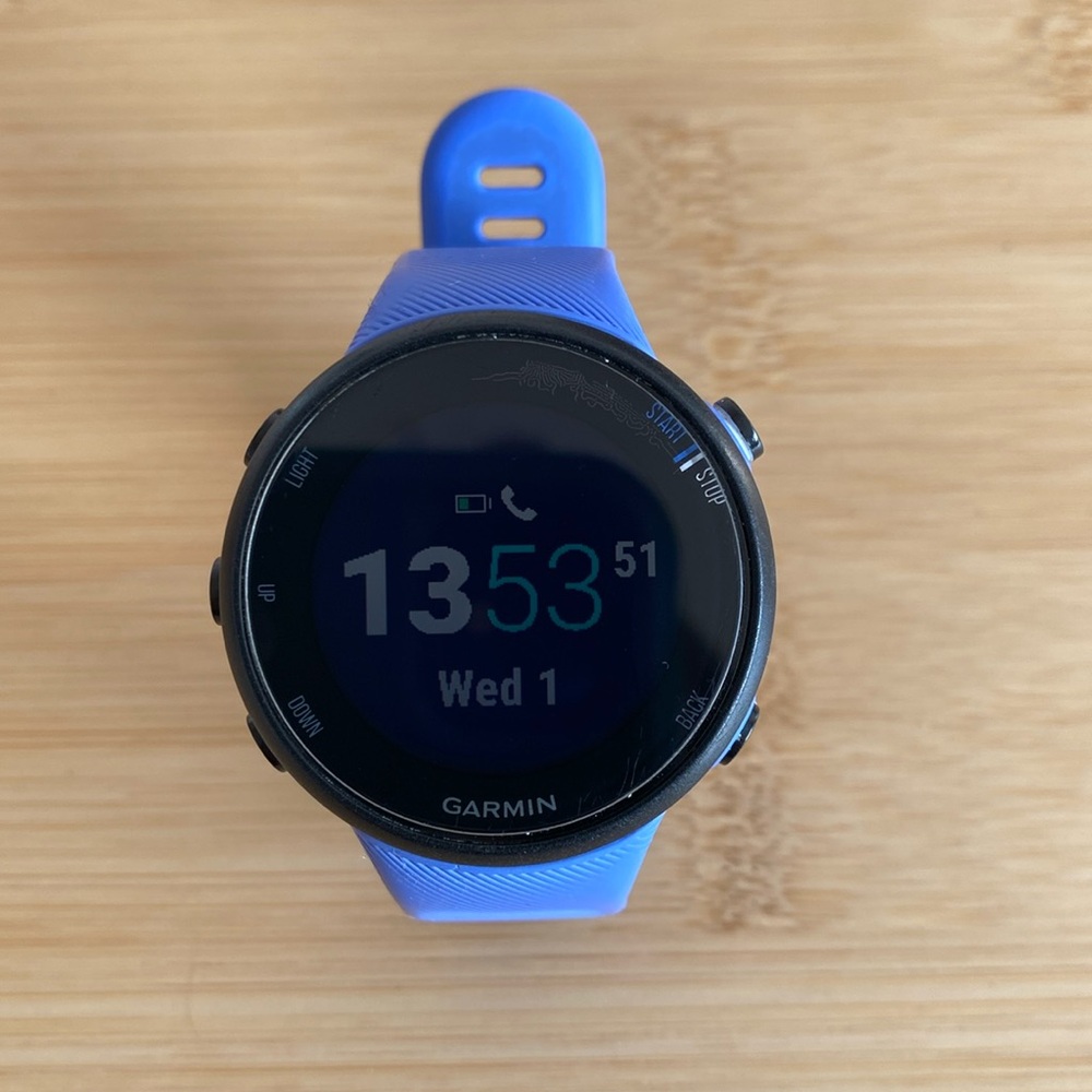 Garmin Forerunner 45S 39mm and charging cable